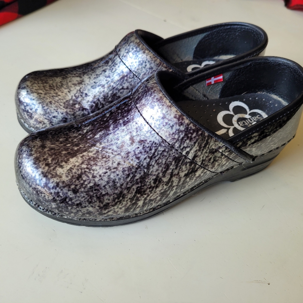 Womens professional clog , size 37